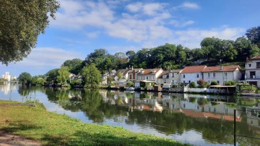 Charming 1-Bed Studio in Saint-Pierre-les-Nemours - Housity