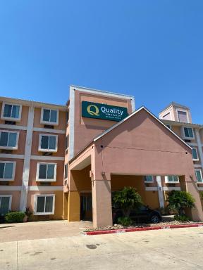Quality Inn & Suites West Chase - Housity
