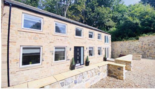 Exclusive 4-Bed House 10 minutes from Newcastle - Housity