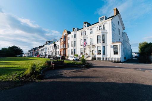 Royal Beacon Hotel - Housity