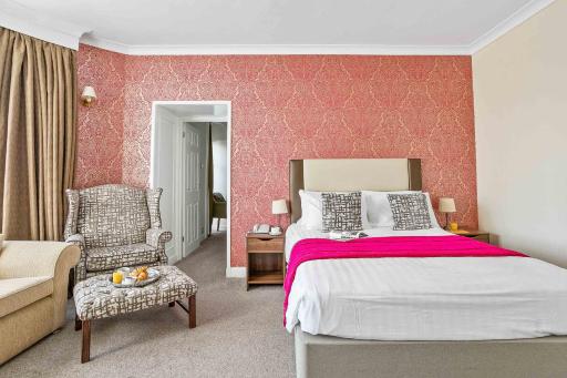Royal Beacon Hotel - Housity
