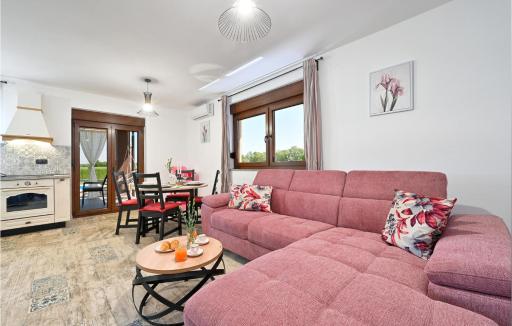 Stunning Home In Pitomaca With Wifi - Housity