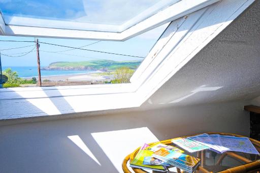 Cosy cottage for 2, sea views, large grounds. WiFi - Housity