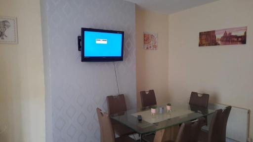 Rest House in Clayton-Le-Moors Accrington free wifi, free Parking - Housity