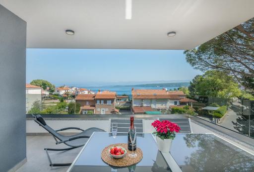 Modern Apartments Elle Malinska - Housity