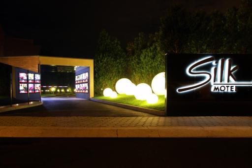 Silk Motel - Housity
