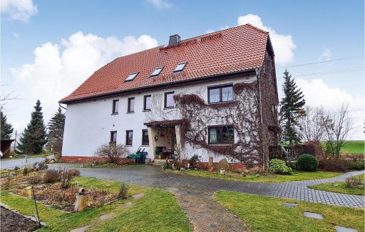 Stunning Apartment In Herrnhut Ot Ruppersdor - Housity