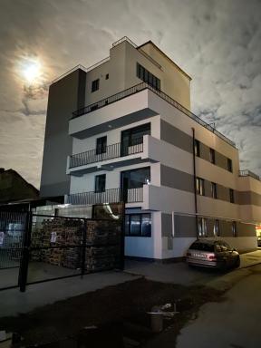 Deluxe Eroilor - Housity