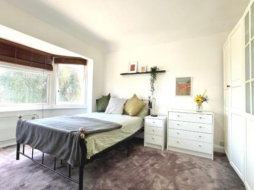 No2326 Tree-Hole - Housity