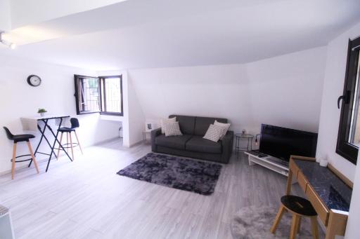 Large Studio Close to Monaco, Bnb Ric' keys - Housity