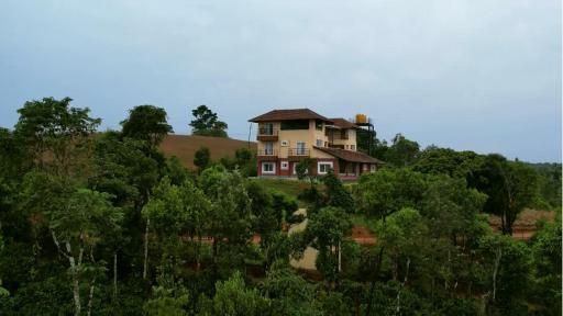 Dhumbi Kallu Homestay & Adventure Valley - Housity