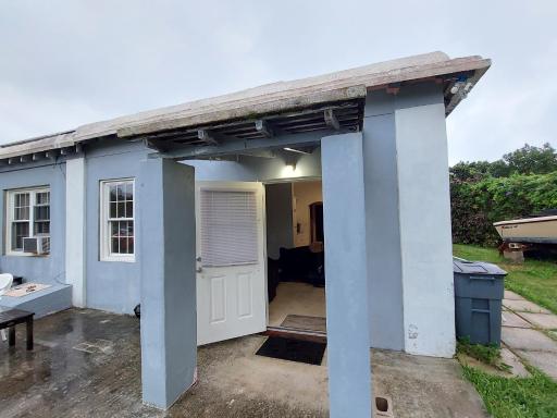 Beautiful 1-Bed House in Somerset Village - Housity
