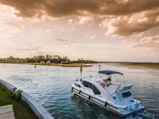 Houseboat Holidays Italia - Housity