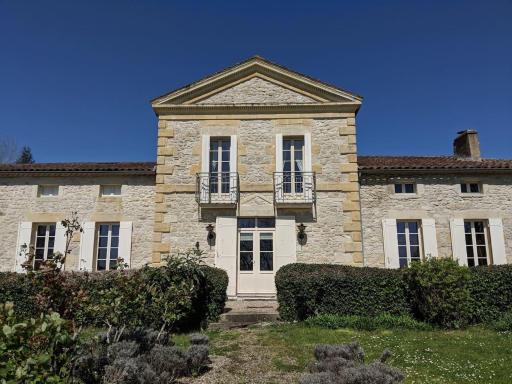 Stunning 7-Bed Vineyard masters house in Dieulivol - Housity