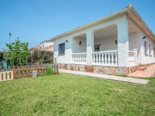 Lovely house with a huge garden - Housity