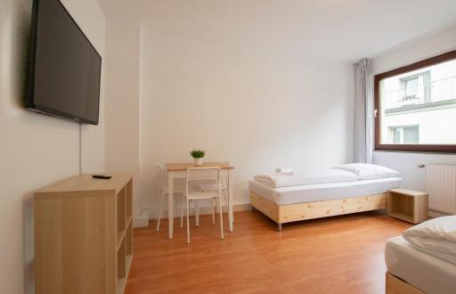 RAJ Living - 1 , 2 and 3 Room Monteur Apartments - Housity