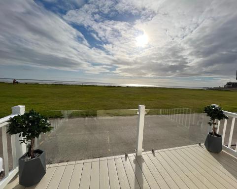 Charming 2-Bed Cottage in Morecambe - Housity