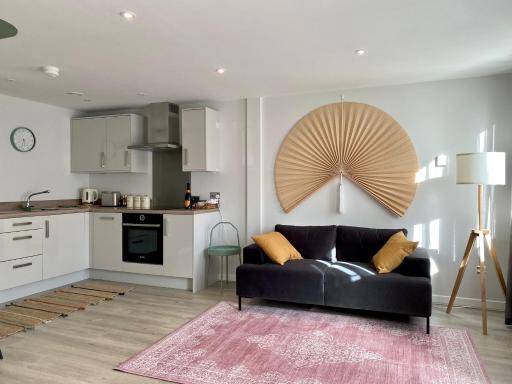 Central 2-bed in the contemporary new build with Free Parking - Housity