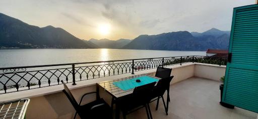 Apartments Boka Blue Dobrota Kotor - Hizvo