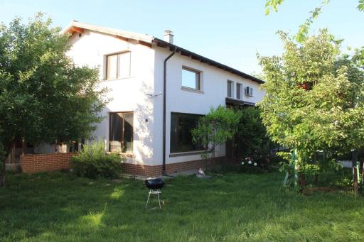 GRADISTEA PARADIS GARDEN near Bucharest Pets OK - Housity