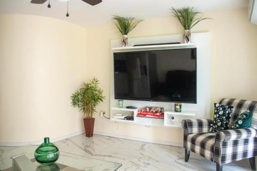 C'DaView Apartment Suite - Housity