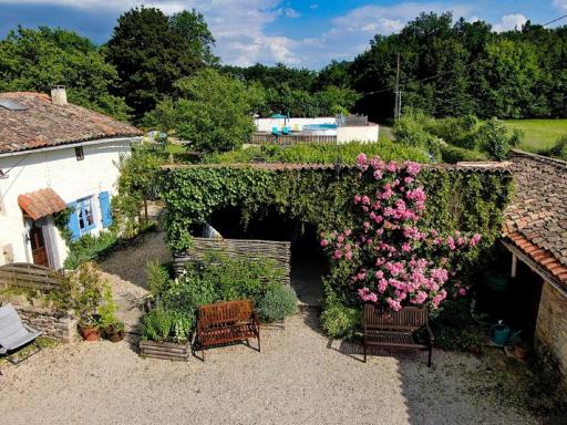 NATURA SERENA Gîte IRIS - Housity