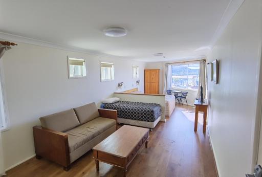Watersedge Motel - Housity