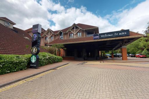 Village Hotel Swindon - Housity