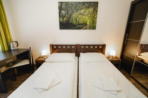 Leone Penzion&Restaurant - Housity