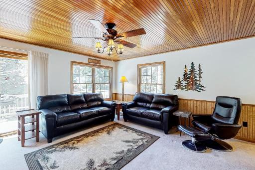 Rocky Mountain Retreat on the River - Housity