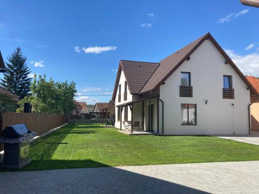 FENYŐ APARTMAN House I - Housity