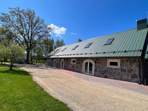 Valgesoo maakivivilla kuni 20-le kylalisele - Housity