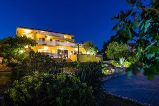 Villa Sunce - Housity