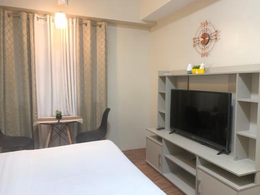 Luxanos Condo Place- Sunvida Tower - Housity