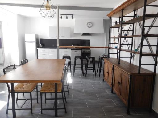 Maison contemporaine et calme, à Virazeil. - Housity