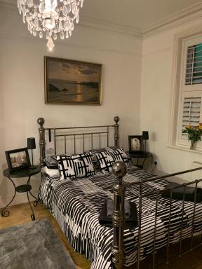 Central Whitby Seaglass studio - Housity