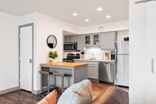 The CoOp at the Med Center Studio - Housity