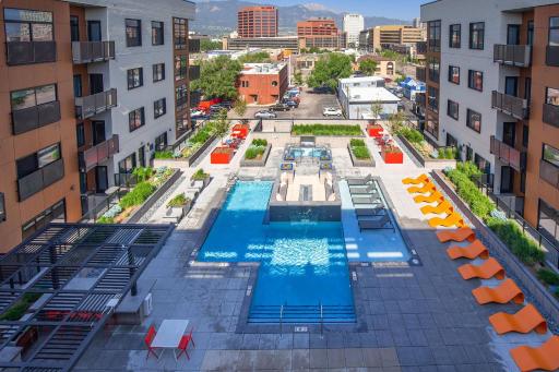Colorado Springs Luxurious Unit with Mountain View - Housity