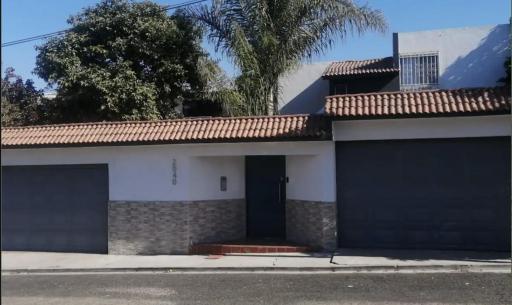 STUDIO AMPLIO CON PATIO - Housity