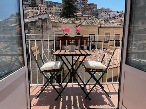 Pizzo Central House - Housity