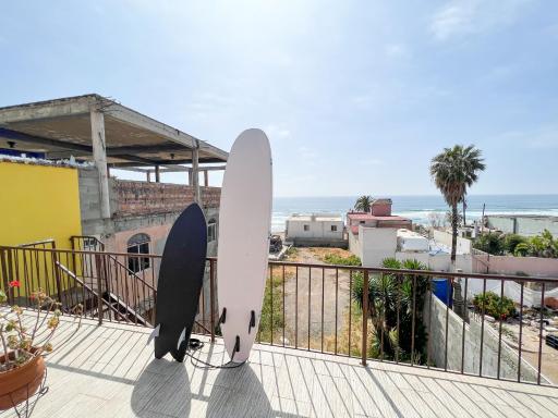 ITH Lazy Lobster Surf Hostel Tijuana - Housity