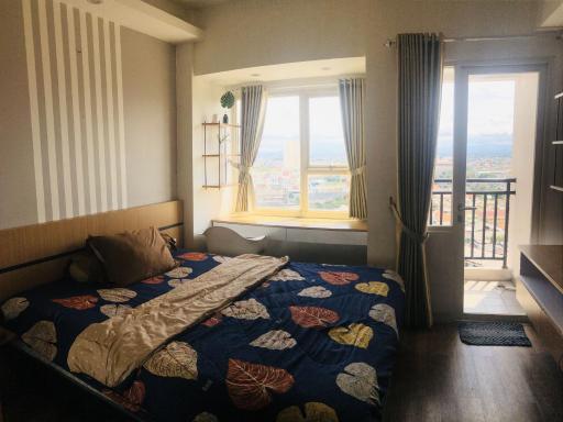 RedLiving Apartemen Margonda Residence 5 - Ens Room with Netflix and Breakfast - Housity