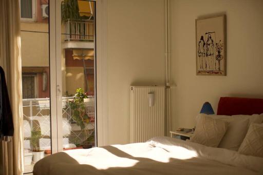 Chic and Cozy Apartment in Trendy Neighborhood - Housity