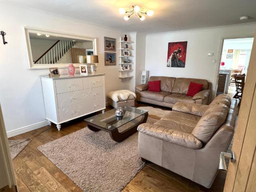 Simply Stunning 2 Bedroom Home with Parking space - Housity