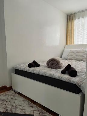 Golden Lux - Housity