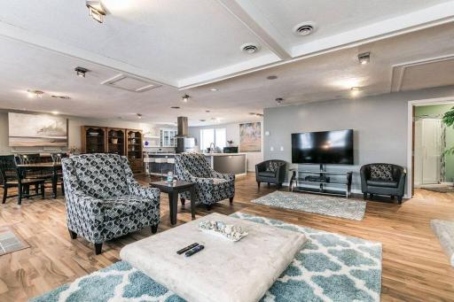 CanalSide Casa- Beautifully located - Housity