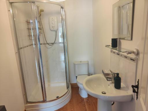 Castleview Large 3 Bedroom Family House - Glenarm - Housity