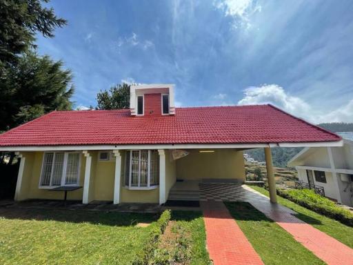 Rustic 3-BR Villa w/ Front & Back Yards in the mountains - Housity