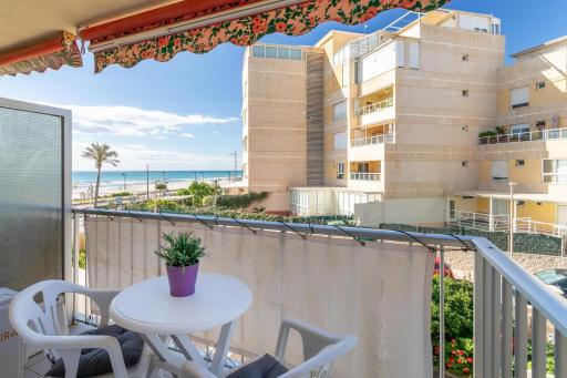 Very nice and modern studio front of the beach - Housity