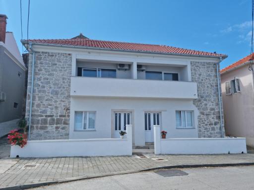 Kamena kuća Pandorovica - Housity